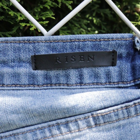 🌏 Risen - Distressed Button Fly Mom Jean - Size 11 - Picture 9 of 13